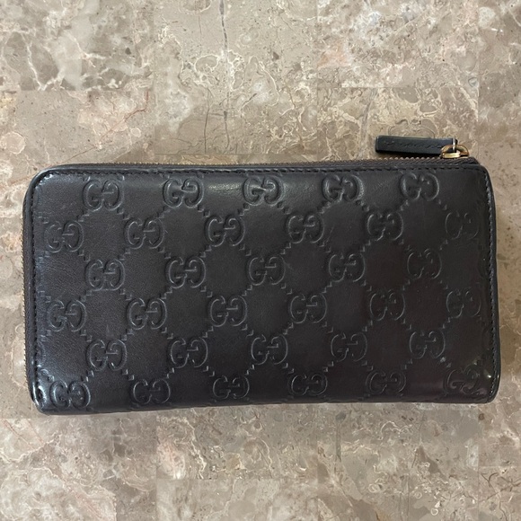 Gucci Handbags - Authentic Gucci Wallet